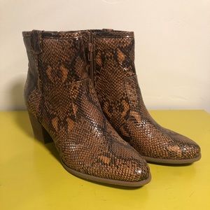NWOT Carlos snake skin booties